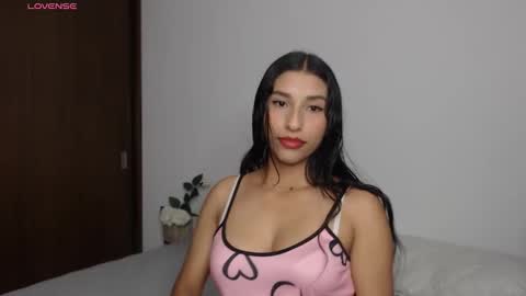 Snapshot of yuziidreams chatting on 10/10/25, 10:42 yuzii Im new to these pages so I hope you guys are kind to me. online show from 10/10/25, 10:42