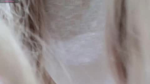 Snapshot of yviann chatting on 11/17/25, 10:04 YviAnn online show from 11/17/25, 10:04