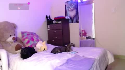 Snapshot of yvonn_jlove chatting on 10/31/25, 01:28 yvonn online show from 10/31/25, 01:28