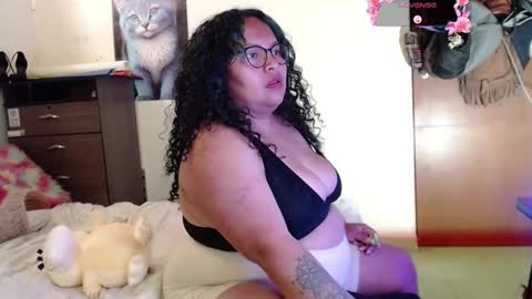 Snapshot of yvonn_jlove chatting on 11/10/25, 02:10 yvonn online show from 11/10/25, 02:10