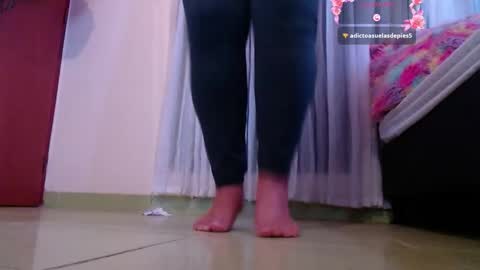 Snapshot of yvonn_jlove chatting on 12/14/25, 02:17 yvonn online show from 12/14/25, 02:17