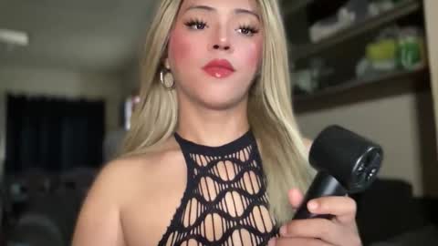 Snapshot of yvonne_guidotti chatting on 11/28/25, 10:01 Miss Cali online show from 11/28/25, 10:01