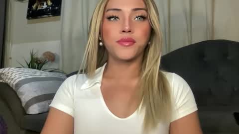 Snapshot of yvonne_guidotti chatting on 02/12/26, 08:26 Miss Cali online show from 02/12/26, 08:26