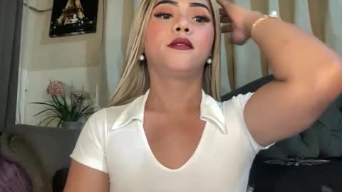 Snapshot of yvonne_guidotti chatting on 02/15/26, 09:11 Miss Cali online show from 02/15/26, 09:11