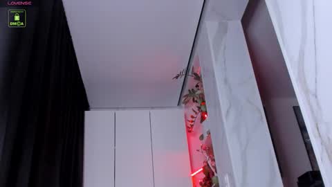 Snapshot of yvonne_miss chatting on 09/30/25, 11:48 yvonne_miss online show from 09/30/25, 11:48