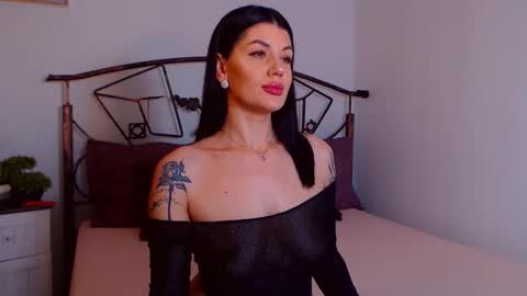 Snapshot of yvonneeverlee chatting on 11/03/25, 08:43 I V Y online show from 11/03/25, 08:43