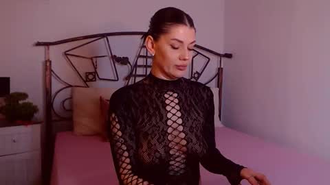 I V Y   online show from 02/17/26, 08:48