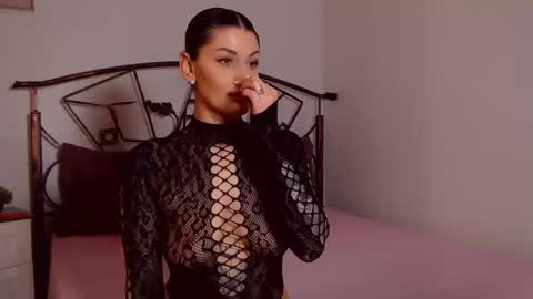 I V Y   online show from 04/03/26, 07:34