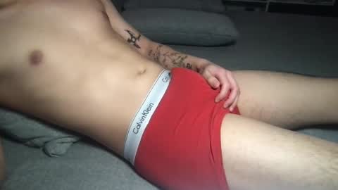 Snapshot of yxungcouple903 chatting on 02/10/25, 06:24 yxungcouple903 online show from 02/10/25, 06:24