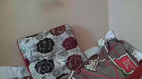 Snapshot of yxxtxxdentyk chatting on 10/17/25, 05:32 Bi BearXXX online show from 10/17/25, 05:32