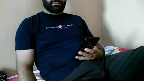 Snapshot of yxxtxxdentyk chatting on 06/18/26, 04:57 Bi BearXXX online show from 06/18/26, 04:57