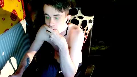 Snapshot of yyscript chatting on 12/06/24, 12:02 online show from 12/06/24, 12:02