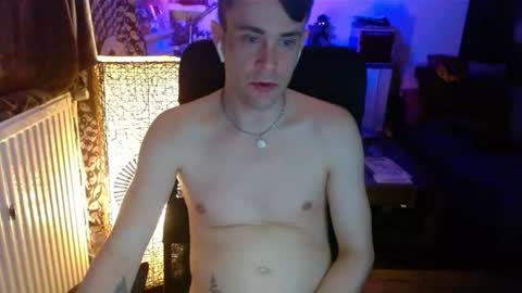 Snapshot of yyscript chatting on 11/15/25, 01:14 online show from 11/15/25, 01:14