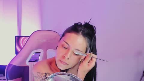 Snapshot of z_e_t_h_a chatting on 10/31/25, 05:14 tazzie online show from 10/31/25, 05:14