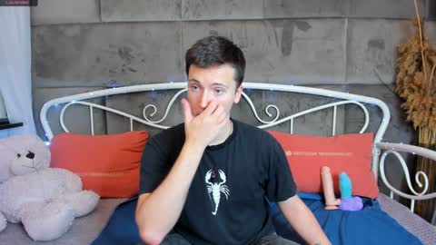 Snapshot of zack_hemsey chatting on 12/04/24, 10:24 Zack online show from 12/04/24, 10:24