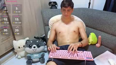 Snapshot of zackary_025 chatting on 12/07/24, 01:03 Zack online show from 12/07/24, 01:03