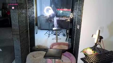 Snapshot of zackary_025 chatting on 10/17/25, 01:09 Zack online show from 10/17/25, 01:09