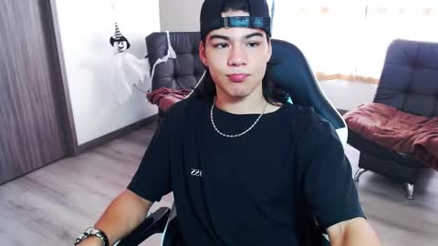 zackss_player online show from 10/25/25, 02:46