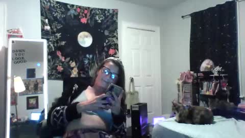 Snapshot of zaddyslilslutbucket chatting on 10/29/25, 11:17 zaddyslilslutbucket online show from 10/29/25, 11:17