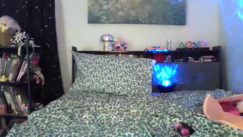 Snapshot of zaddyslilslutbucket chatting on 11/01/25, 02:02 zaddyslilslutbucket online show from 11/01/25, 02:02