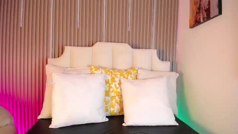 Zafiro online show from 03/18/26, 04:59