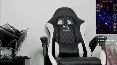 Snapshot of zafiro_winslow chatting on 02/19/25, 05:06 GODDESS ZAFIRO WINSLOW online show from 02/19/25, 05:06