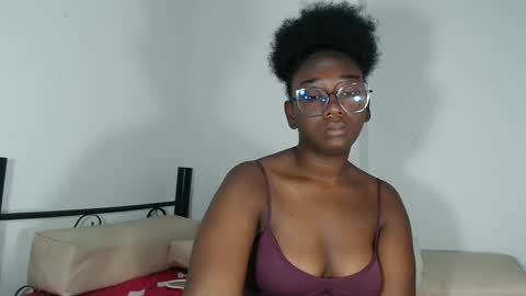 Snapshot of zahhysims chatting on 02/19/25, 10:45 zahhy online show from 02/19/25, 10:45