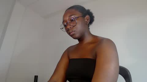 Snapshot of zahhysims chatting on 02/21/25, 01:33 zahhy online show from 02/21/25, 01:33