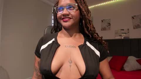 Snapshot of zahra_rose chatting on 03/03/25, 11:44 zahra_rose online show from 03/03/25, 11:44