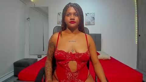 Snapshot of zahra_rose chatting on 03/05/25, 12:22 zahra_rose online show from 03/05/25, 12:22