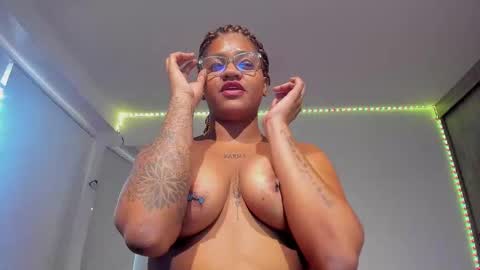 Snapshot of zahra_rose chatting on 03/05/25, 06:01 zahra_rose online show from 03/05/25, 06:01