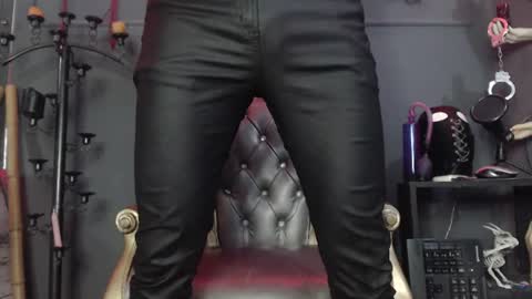 Snapshot of zainkreiger chatting on 06/11/26, 12:43 Dom Zain online show from 06/11/26, 12:43