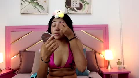 Snapshot of zaira_angel chatting on 02/22/25, 06:41 Zaira Angel online show from 02/22/25, 06:41