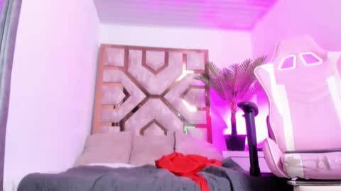 zamira_taylor online show from 02/25/25, 01:52