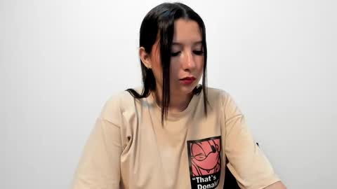 Snapshot of zammii69 chatting on 11/13/25, 08:52 zammii69 online show from 11/13/25, 08:52