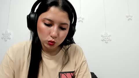 Snapshot of zammii69 chatting on 12/15/25, 08:35 zammii69 online show from 12/15/25, 08:35