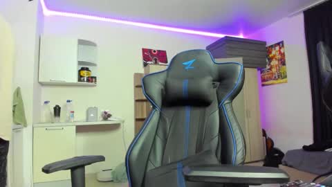 Snapshot of zander003 chatting on 11/20/25, 05:12 zander003 online show from 11/20/25, 05:12