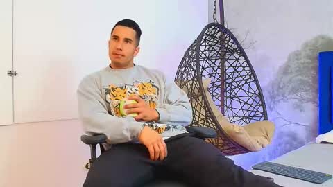 Snapshot of zanemaverick chatting on 11/05/25, 11:54 zanemaverick online show from 11/05/25, 11:54