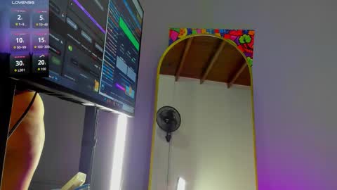 Snapshot of zaphiro__sky chatting on 02/18/26, 08:43 zaphiro__sky online show from 02/18/26, 08:43