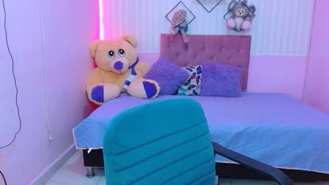 Snapshot of zara_cute18 chatting on 12/21/25, 11:50 Zara online show from 12/21/25, 11:50