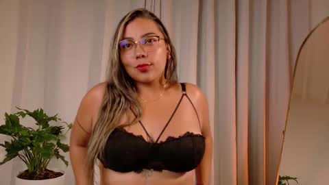 Zara Nova online show from 12/21/25, 04:52