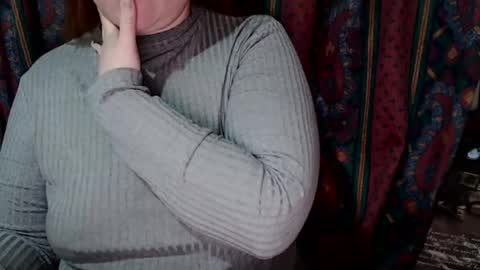 Snapshot of zara_red chatting on 12/31/24, 12:36 Kate. if im not here im here foxy red333 online show from 12/31/24, 12:36