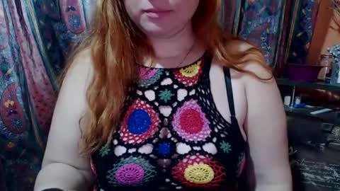 Snapshot of zara_red chatting on 01/17/25, 10:33 Kate. if im not here im here foxy red333 online show from 01/17/25, 10:33