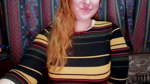 Snapshot of zara_red chatting on 01/22/25, 02:35 Kate. if im not here im here foxy red333 online show from 01/22/25, 02:35