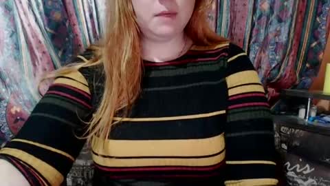 Snapshot of zara_red chatting on 01/24/25, 10:43 Kate. if im not here im here foxy red333 online show from 01/24/25, 10:43
