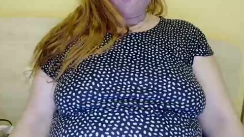 Snapshot of zara_red chatting on 02/18/25, 01:00 Kate. if im not here im here foxy red333 online show from 02/18/25, 01:00
