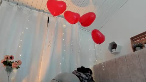 Snapshot of zaradulce chatting on 02/20/25, 12:04 Zara . online show from 02/20/25, 12:04
