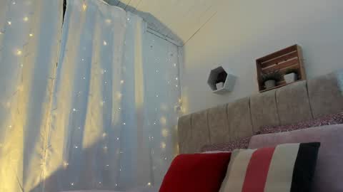 Snapshot of zaradulce chatting on 02/24/25, 12:05 Zara . online show from 02/24/25, 12:05