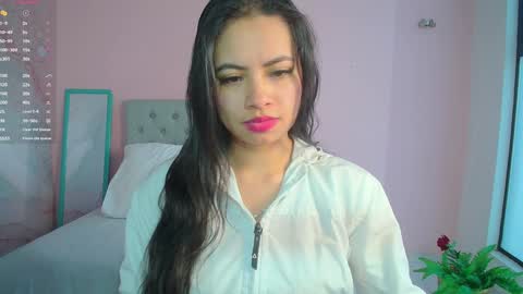 Snapshot of zarah_torres chatting on 01/16/25, 06:27 Zarah online show from 01/16/25, 06:27