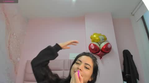 Snapshot of zarah_torres chatting on 09/17/25, 10:00 Zarah online show from 09/17/25, 10:00